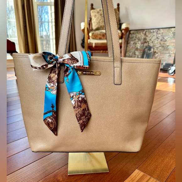Michael Kors Taupe Tote Bag with Blue Scarf EUC - Picture 2 of 13